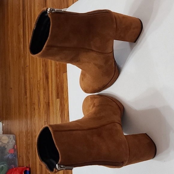 NWOT? C Comfort Womens Fau Suede Ankle Boots Caramel Brown Heeled Zips Sz 10. - Picture 7 of 9